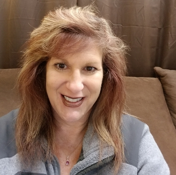 Meet your Posher, Laura - Picture 1 of 1